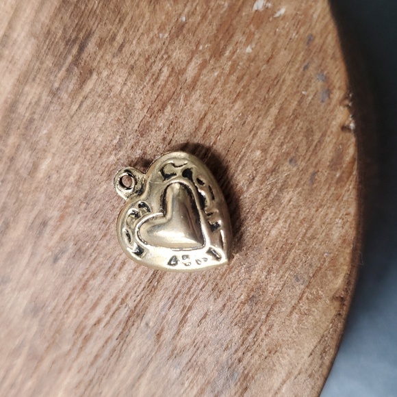 Gold Heart Pendant Charm - Picture 2 of 2